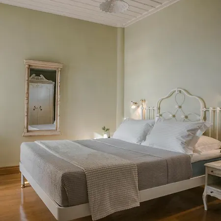 Comi فيلة Mavrata